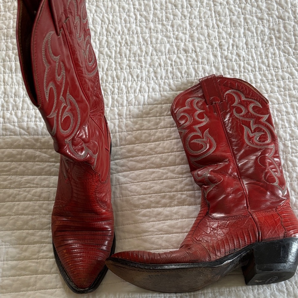 Red Women's Embroidered Western Cowgirl Boots - Picture 2 of 13